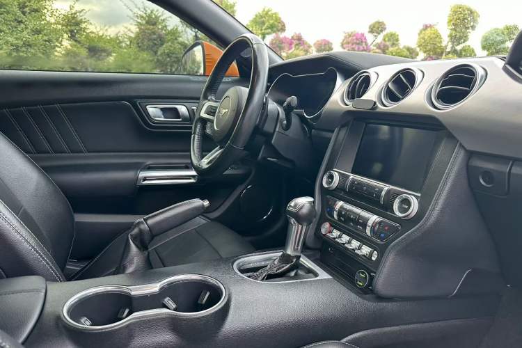 Used Ford Mustang 2019 2.3L EcoBoost Interior 5