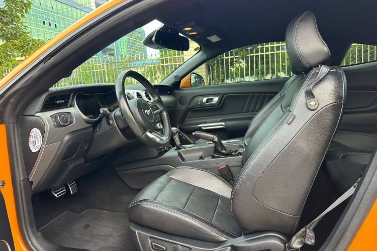 Used Ford Mustang 2019 2.3L EcoBoost Interior 6