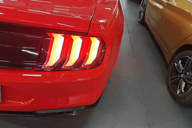 Used Ford Mustang 2019 2.3L EcoBoost Exterior 3