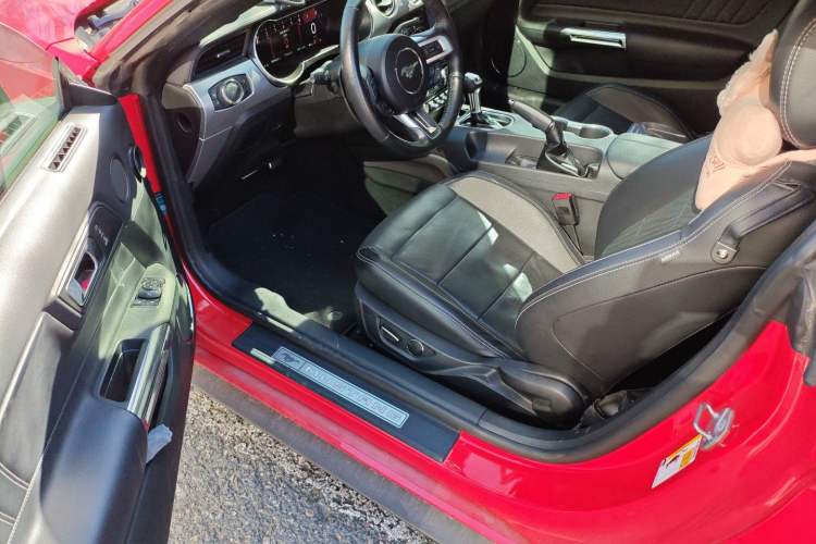 Used Ford Mustang 2019 2.3L EcoBoost Interior 3