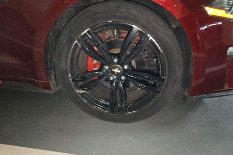 Used Ford Mustang  Right Front Wheel Hub