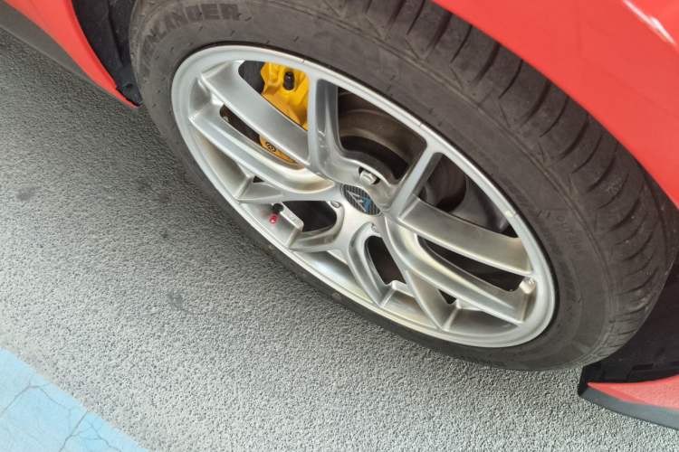 Used Ford Mustang 2019 2.3L EcoBoost Right Front Wheel Hub
