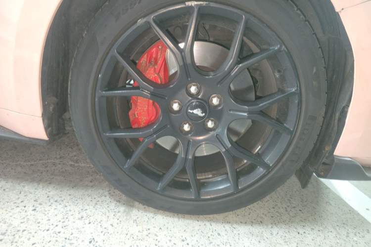 Used Ford Mustang 2019 2.3L EcoBoost Right Front Wheel Hub