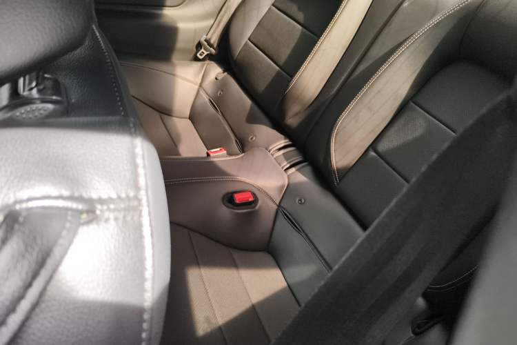 Used Ford Mustang 2019 2.3L EcoBoost Interior 4