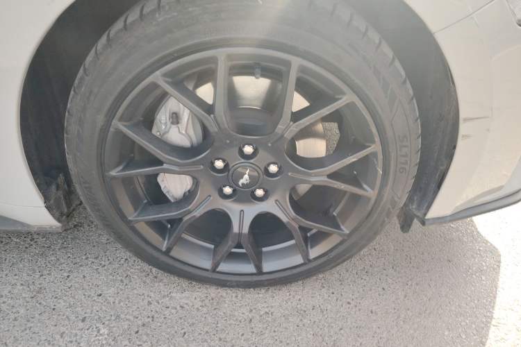 Used Ford Mustang 2019 2.3L EcoBoost Right Front Wheel Hub