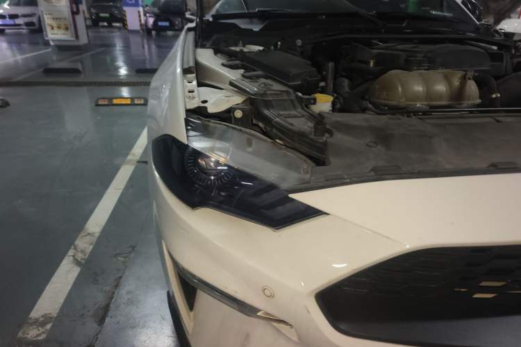 Used Ford Mustang 2019 2.3L EcoBoost Right Front Headlight