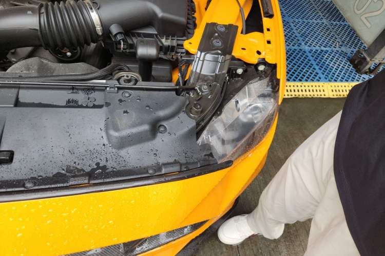 Used Ford Mustang  Engine Bay Left