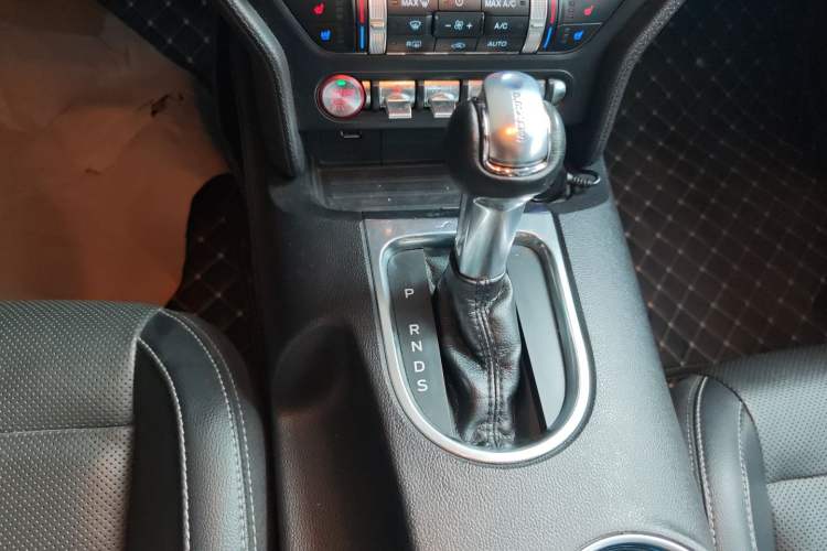 Used Ford Mustang 2019 2.3L EcoBoost Gear Lever