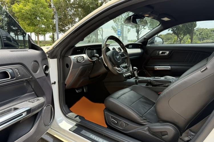 Used Ford Mustang 2019 2.3L EcoBoost Interior 2