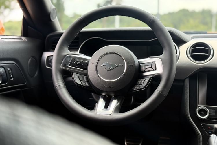Used Ford Mustang 2019 2.3L EcoBoost Interior 2