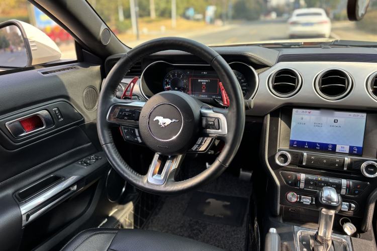 Used Ford Mustang 2019 2.3L EcoBoost Interior 3