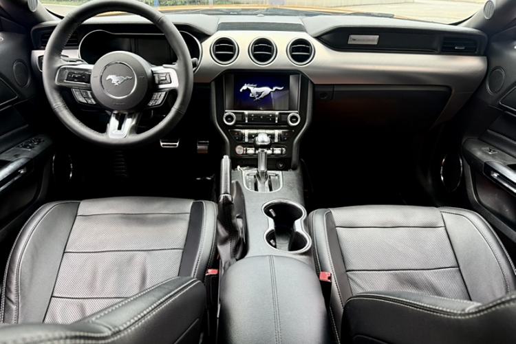 Used Ford Mustang 2019 2.3L EcoBoost Interior 4
