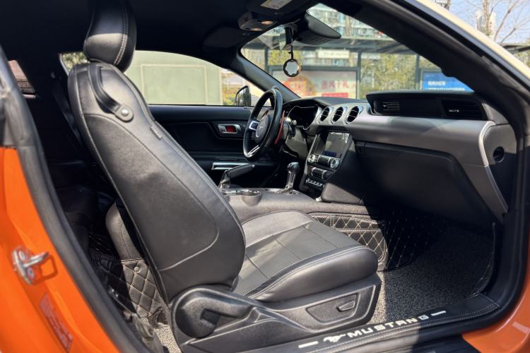 Used Ford Mustang 2019 2.3L EcoBoost Interior 7