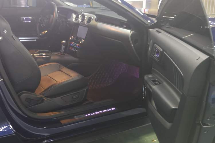 Used Ford Mustang 2020 2.3L EcoBoost Interior 4