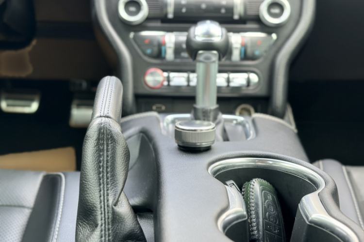 Used Ford Mustang 2020 2.3L EcoBoost Interior 4
