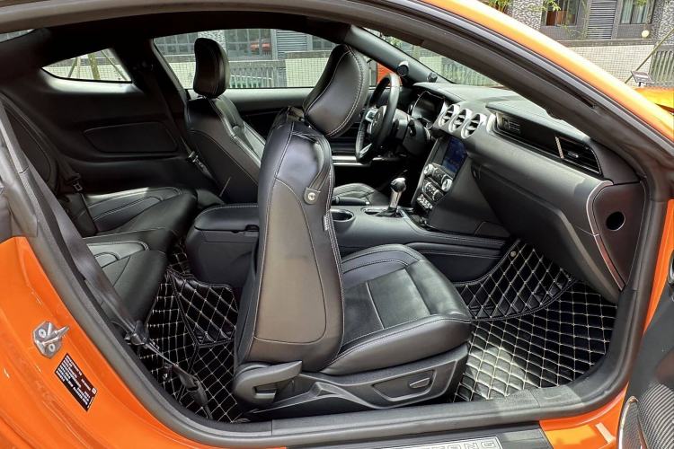 Used Ford Mustang 2020 2.3L EcoBoost Interior 7