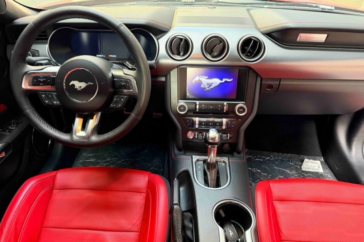 Used Ford Mustang 2020 2.3L EcoBoost Interior 1