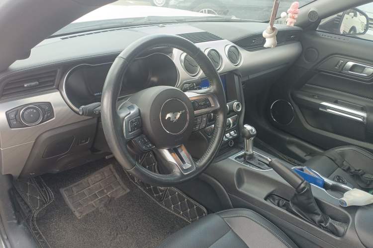 Used Ford Mustang 2020 2.3L EcoBoost Interior 2
