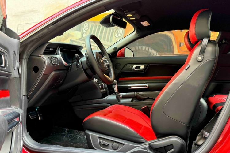 Used Ford Mustang 2020 2.3L EcoBoost Interior 2