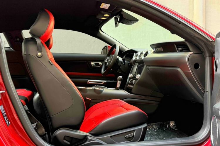 Used Ford Mustang 2020 2.3L EcoBoost Interior 4