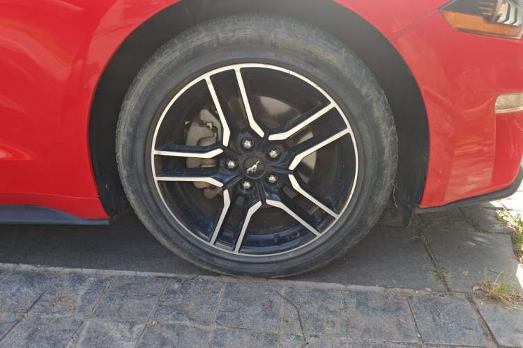 Used Ford Mustang  Right Front Wheel Hub