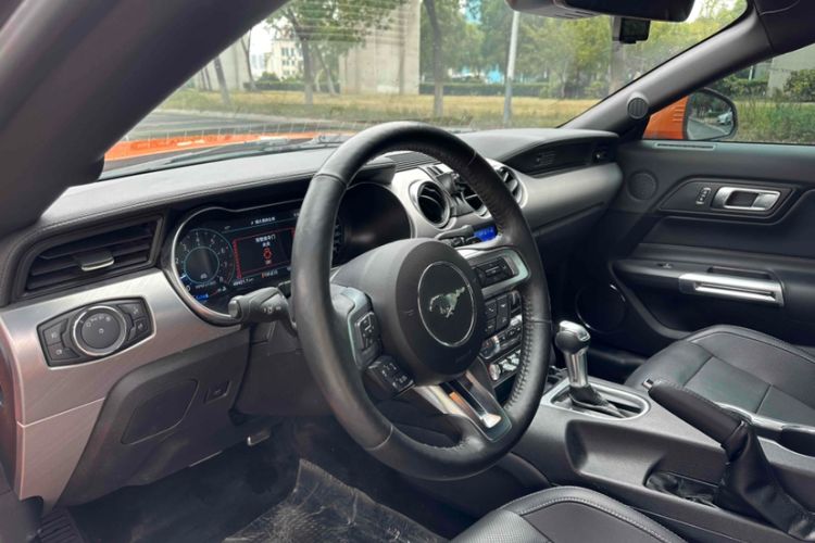 Used Ford Mustang 2020 2.3L EcoBoost Interior 10