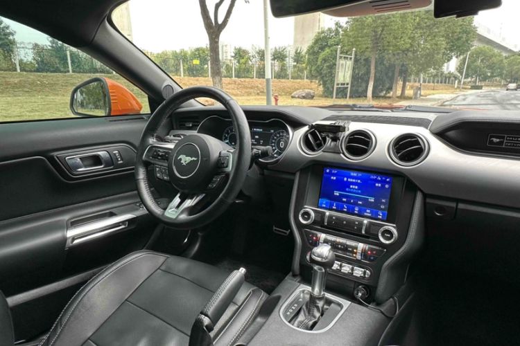 Used Ford Mustang 2020 2.3L EcoBoost Interior 12