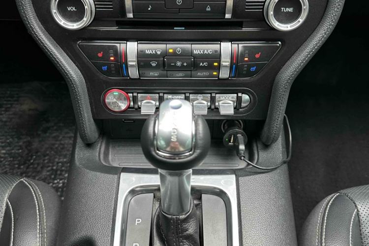 Used Ford Mustang 2020 2.3L EcoBoost Interior 2