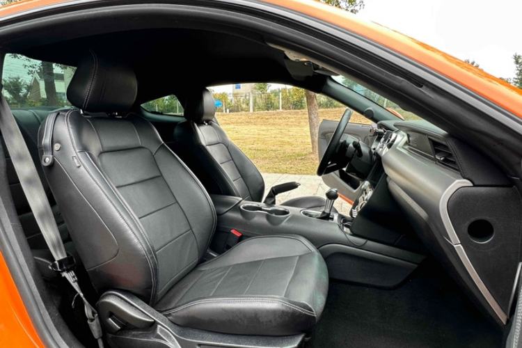 Used Ford Mustang 2020 2.3L EcoBoost Interior 9