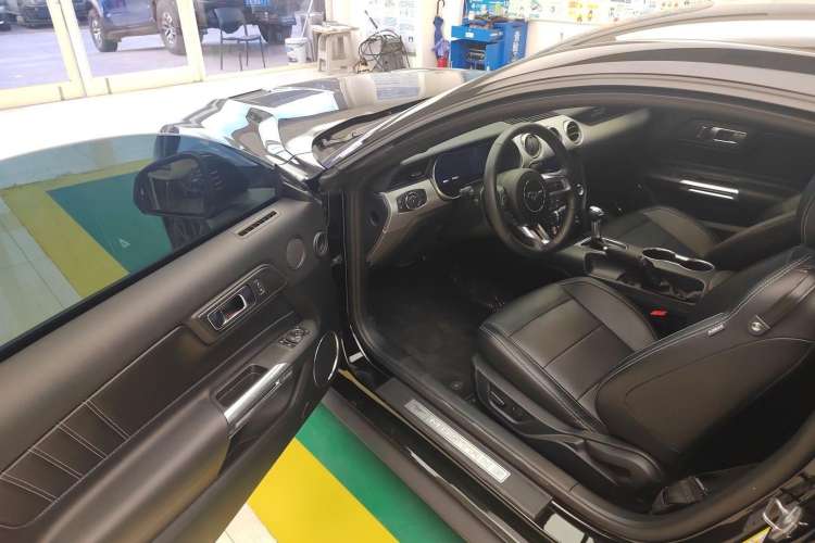 Used Ford Mustang 2021 2.3T EcoBoost Interior 2
