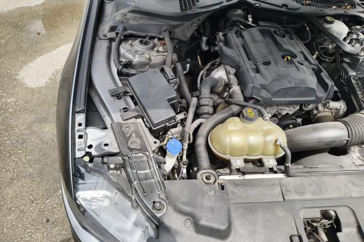 Used Ford Mustang  Engine Bay Right