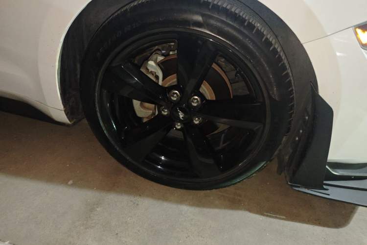 Used Ford Mustang  Right Front Wheel Hub