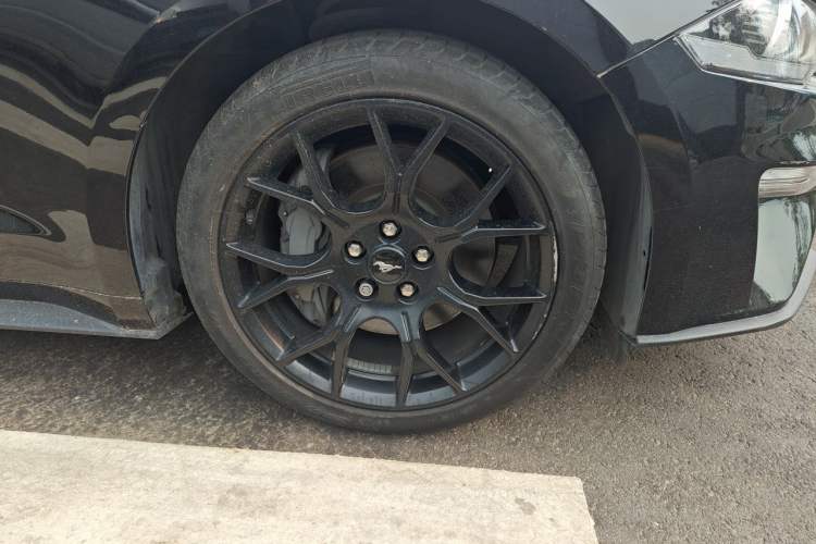 Used Ford Mustang  Right Front Wheel Hub
