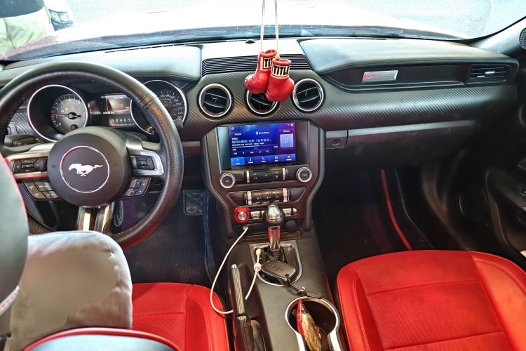Used Ford Mustang  Center Console