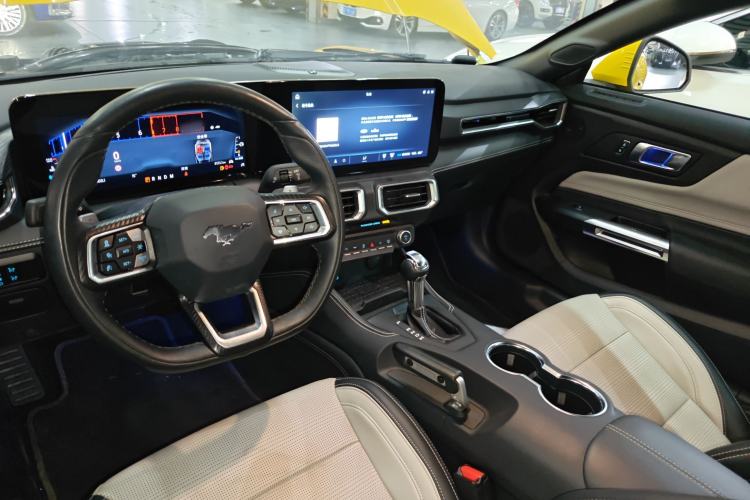 Used Ford Mustang 2024 2.3T EcoBoost Convertible Sport Edition Center Console