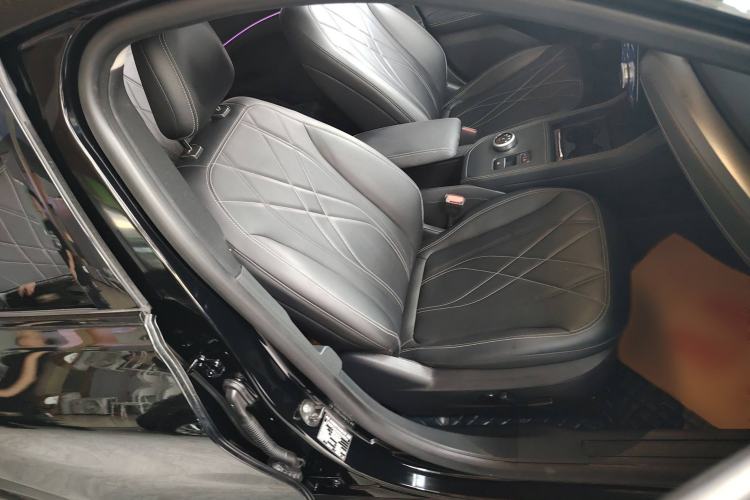 Used Ford Mustang Mach-E 2021 Leap Edition Rear-Drive Version (Standard Range) Right Front Seat