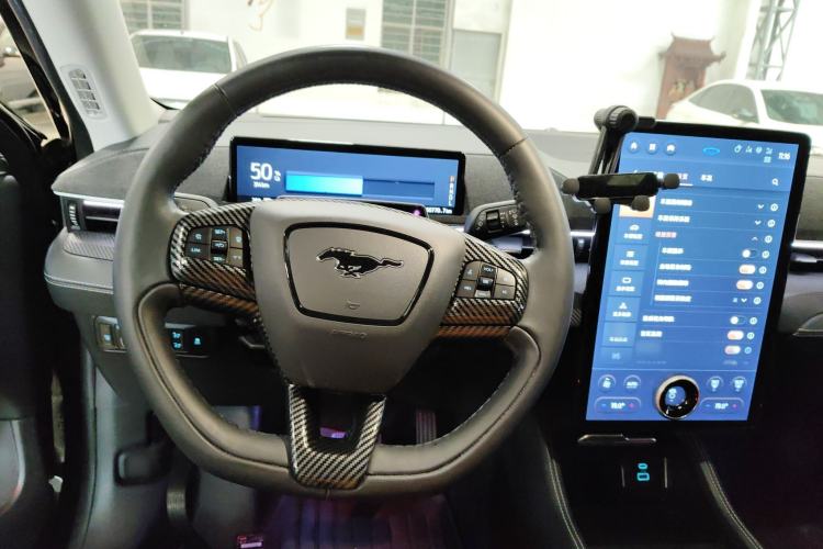 Used Ford Mustang Mach-E 2021 AION Y Plus Rear-Drive Luxury Edition (Long Range) Center Console