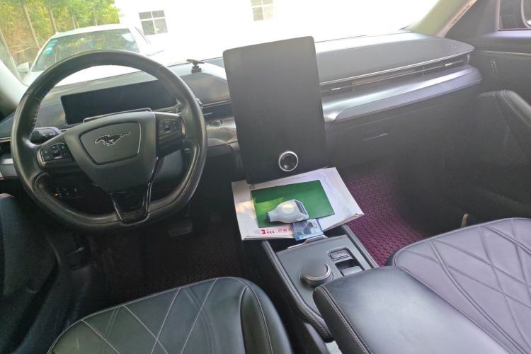 Used Ford Mustang Mach-E 2021 Leap Edition Rear-Drive Version (Standard Range) Center Console