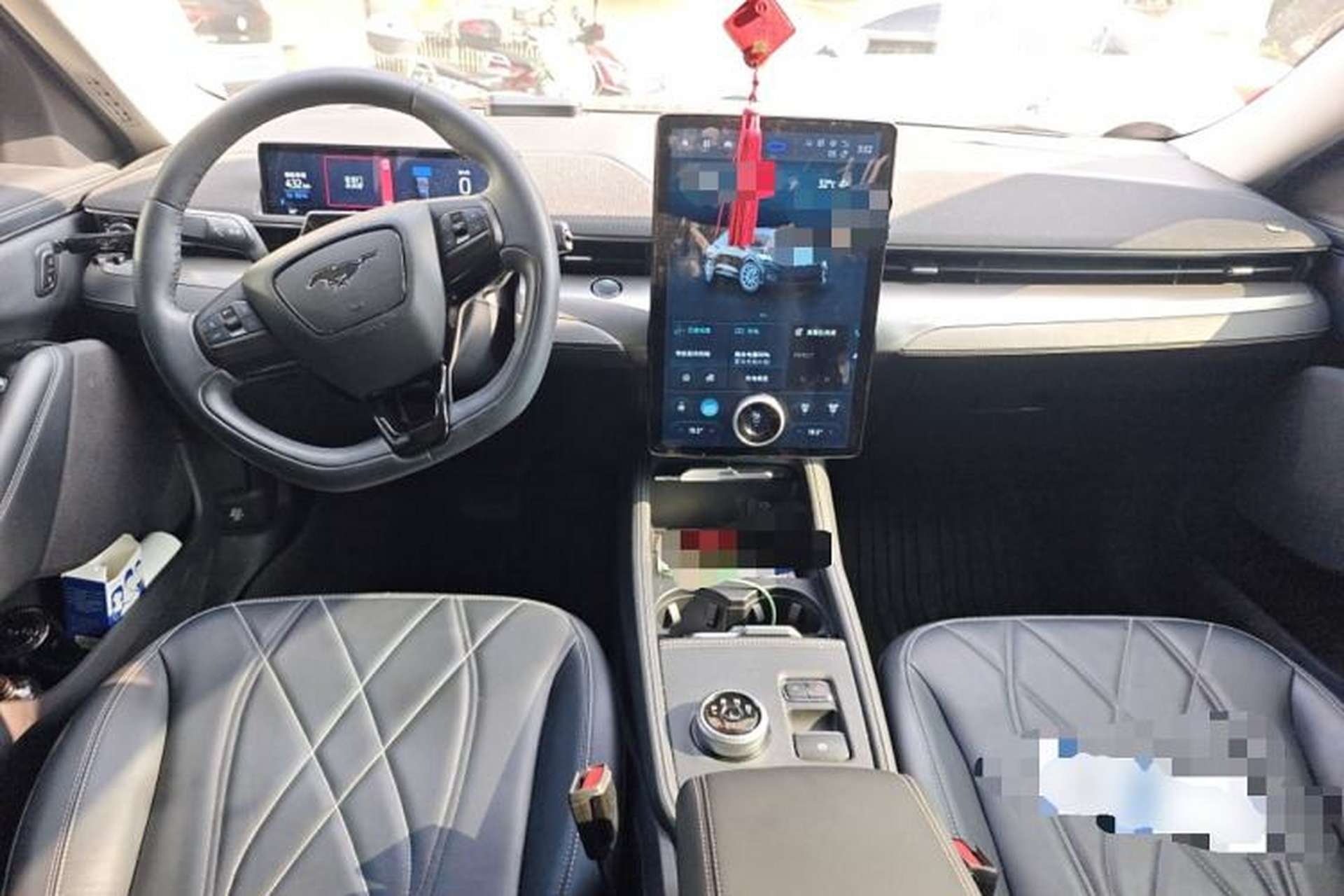 Used Ford Mustang Mach-E 2021 Leap Edition Rear-Drive Version (Standard Range) Center Console