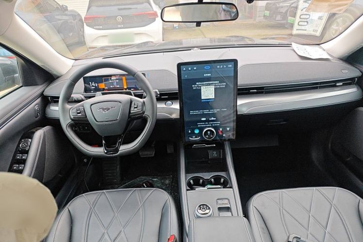 Used Ford Mustang Mach-E 2021 Leap Edition Rear-Drive Version (Standard Range) Center Console