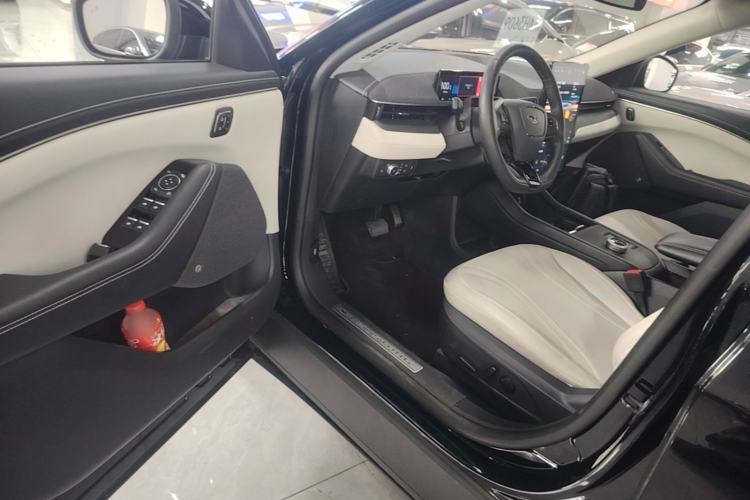 Used Ford Mustang Mach-E 2021 AION Y Plus Rear-Drive Luxury Edition (Long Range) Driver Seat
