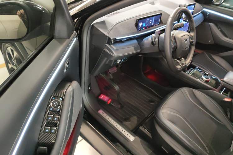 Used Ford Mustang Mach-E 2021 AION Y Plus Rear-Drive Luxury Edition (Long Range) Driver Seat