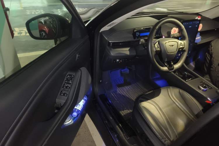 Used Ford Mustang Mach-E 2021 AION Y Plus Rear-Drive Luxury Edition (Long Range) Driver Seat