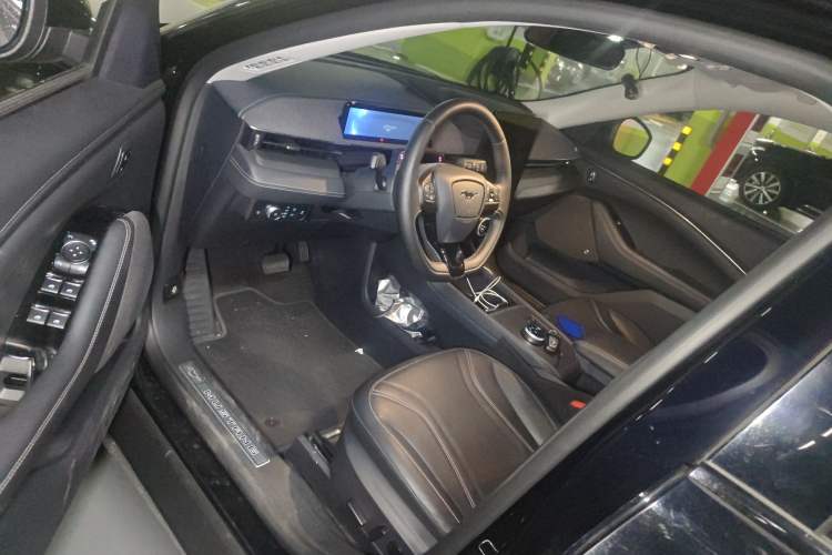 Used Ford Mustang Mach-E 2021 AION Y Plus Rear-Drive Luxury Edition (Long Range) Driver Seat