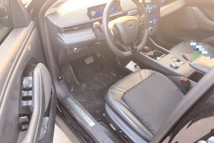 Used Ford Mustang Mach-E 2021 AION Y Plus Rear-Drive Luxury Edition (Long Range) Driver Seat