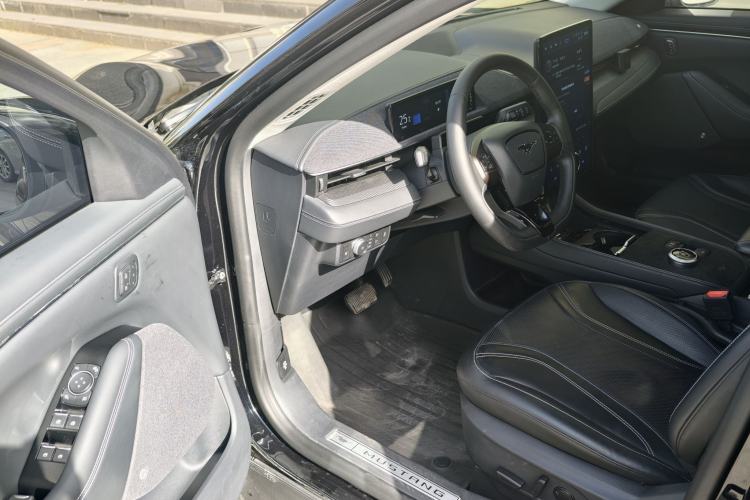 Used Ford Mustang Mach-E 2021 AION Y Plus Rear-Drive Luxury Edition (Long Range) Interior 1