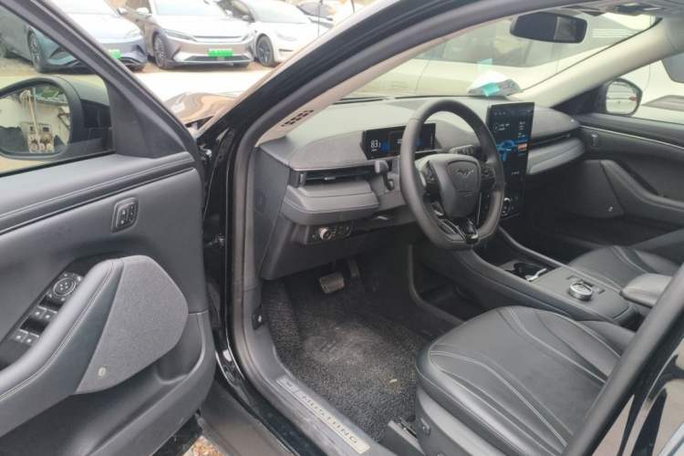 Used Ford Mustang Mach-E 2021 AION Y Plus Rear-Drive Luxury Edition (Long Range) Interior 2