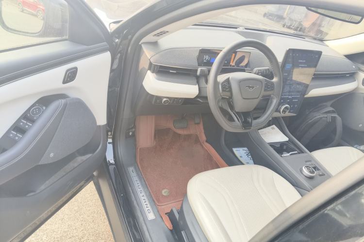 Used Ford Mustang Mach-E 2021 AION Y Plus Rear-Drive Luxury Edition (Long Range) Interior 3