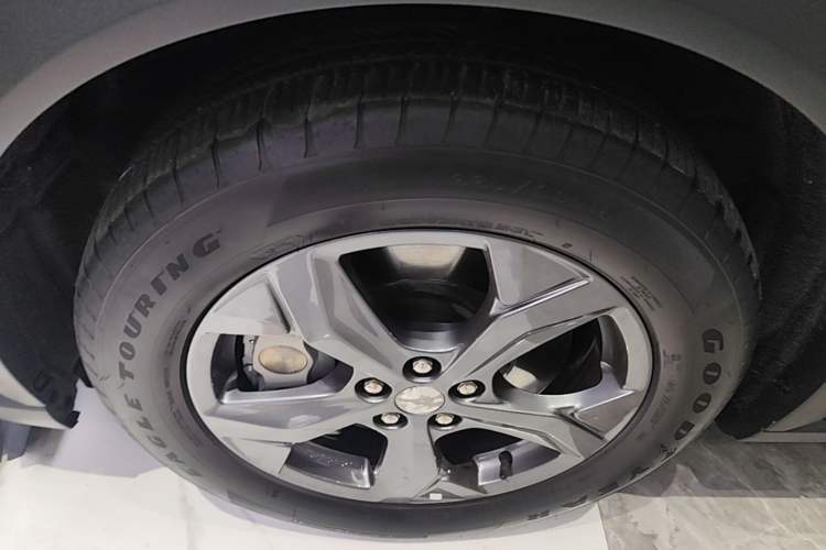 Used Ford Mustang Mach-E 2021 Leap Edition Rear-Drive Version (Standard Range) Left Front Wheel Hub