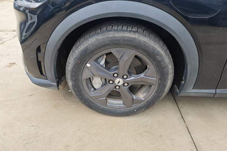 Used Ford Mustang Mach-E 2021 Leap Edition Rear-Drive Version (Standard Range) Left Front Wheel Hub